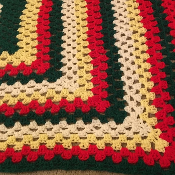 VTG Handmade Crochet Granny Square Blanket Green Red White Yellow Cottagecore - Picture 4 of 10